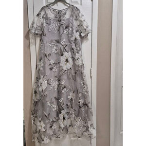 Women's Unbranded Gray White Floral Maxi Dress 3X
